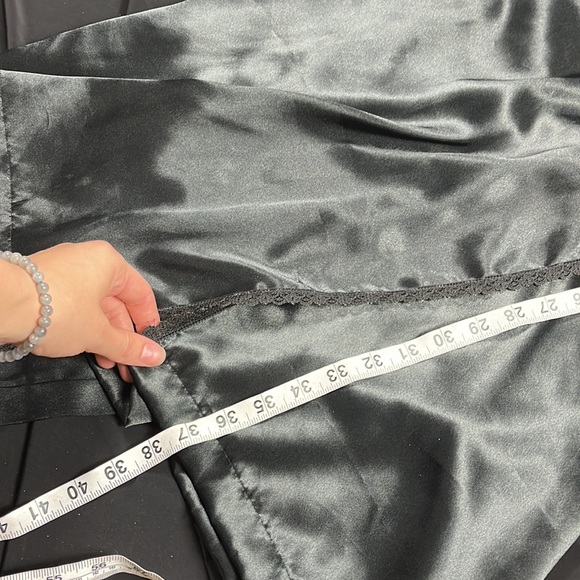 Vintage black satin lace robe size S - Picture 5 of 6